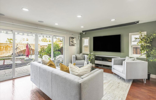 2445 ALVARADO DR