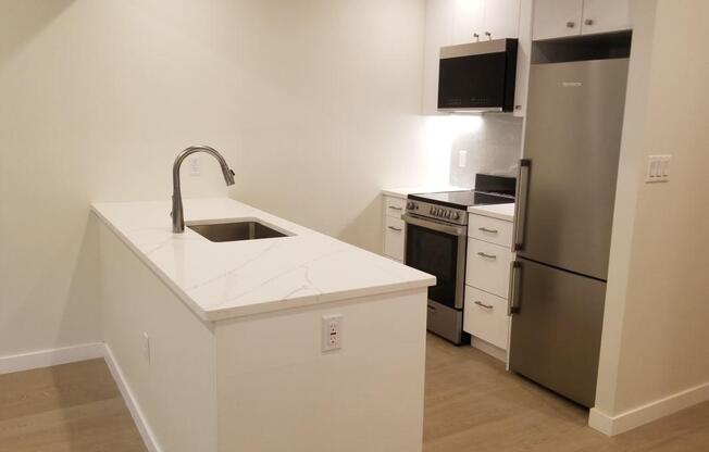 1 bed, 1 bath, 565 sqft, $3,154, Unit 4C