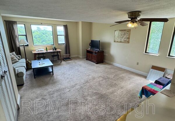 3242 NIAGARA SQ