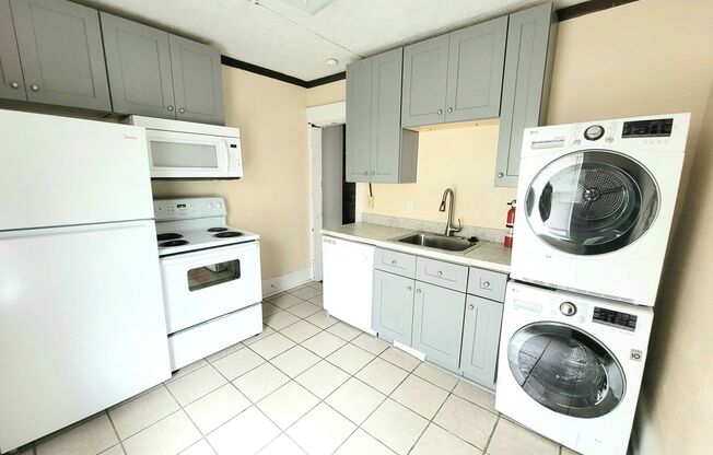 1 bed, 1 bath, 700 sqft, $795, Unit 213 Apt. C