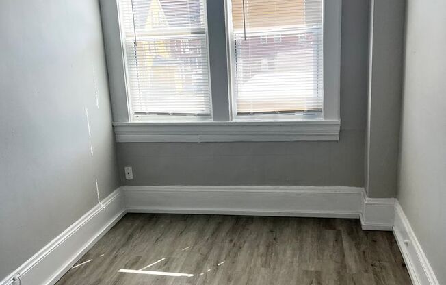 1 bed, 1 bath, 370 sqft, $975, Unit Unit 6