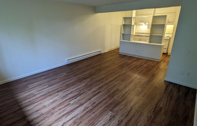 1 bed, 1 bath, 700 sqft, $1,295, Unit #28