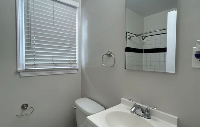 1133 LOCUST AVE LONG BEACH, CA 90813-3262