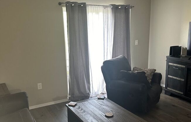 3 beds, 2 baths, $1,450, Unit UNIT 1