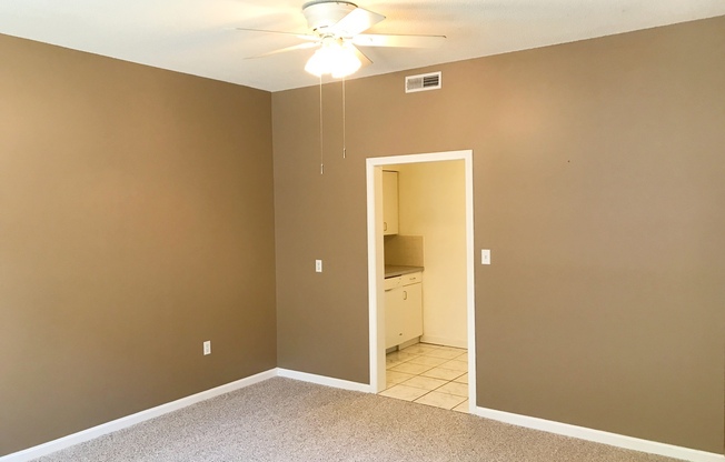1 Bed 1 Bath, high ceilings, washer/dryer in unit, Off St parking, Roof Deck! Close to T. Central Air & Heat