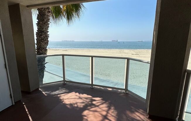 Beachfront Oasis - 3 bed 2 bath in Alamitos Beach