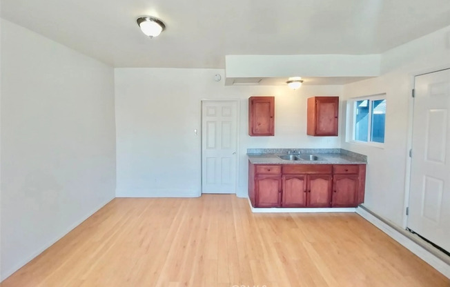 7053 3 AVE