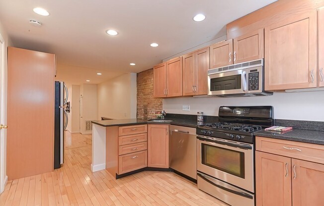 10 1/2 HANCOCK ST