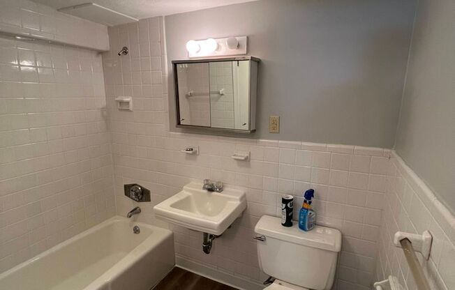 Spacious 1-Bed in Prime Waltham Location | Heat & Hot Water Included!