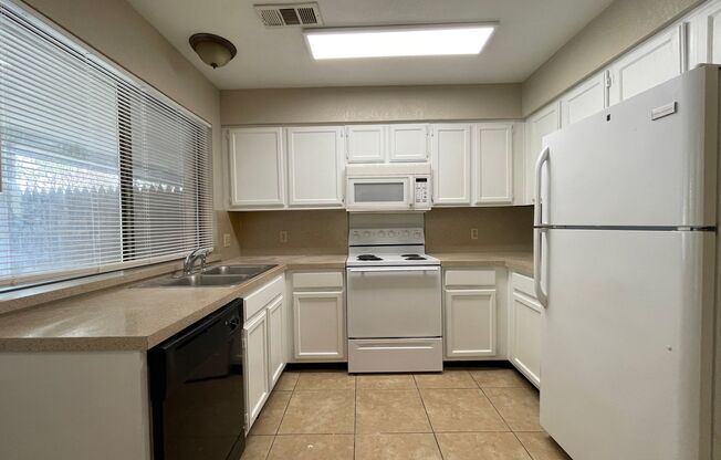 WINTER MOVE-IN SPECIALS - AVAILABLE NOW - 2 BEDROOM 1.5 BATH APARTMENT IN KELLER