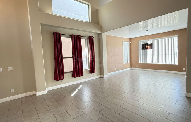 6425 W DESERT HOLW DR