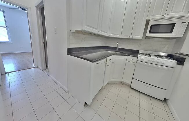 417 3 AVE