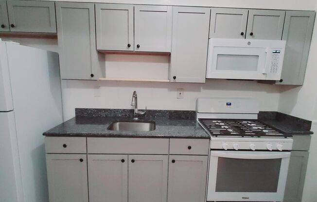 2 Bedroom 1.5 Bath located near Bayview