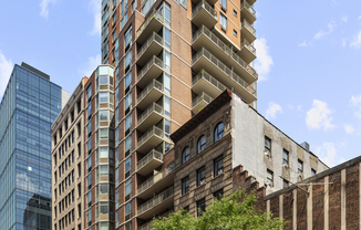 121 E 23 ST
