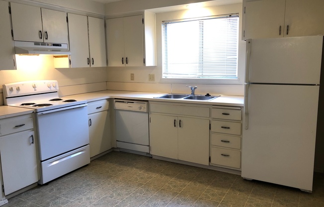 2 beds, 1 bath, $1,250, Unit 3