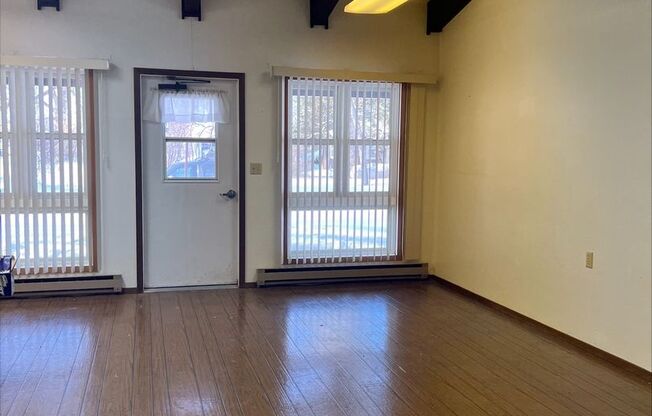 Studio, 1 bath, 460 sqft, $600, Unit 9