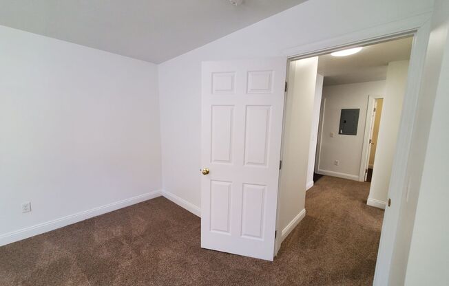 2 beds, 1 bath, $1,300, Unit 301 3 A