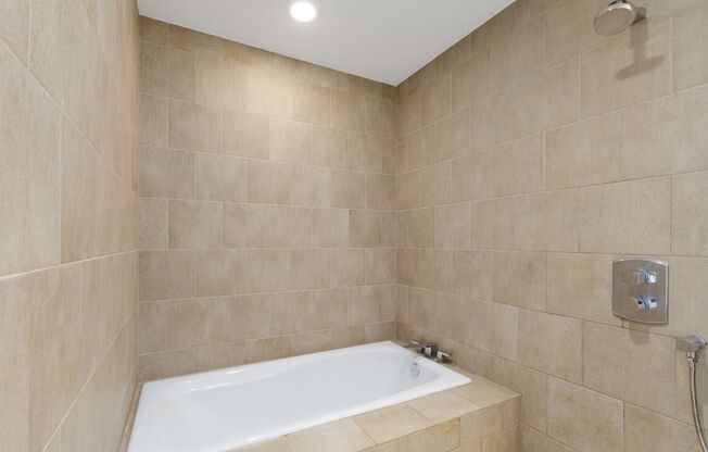 2 beds, 2 baths, $3,495, Unit Unit 2207