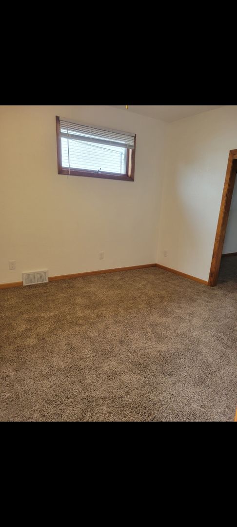 2 beds, 1 bath, $1,100