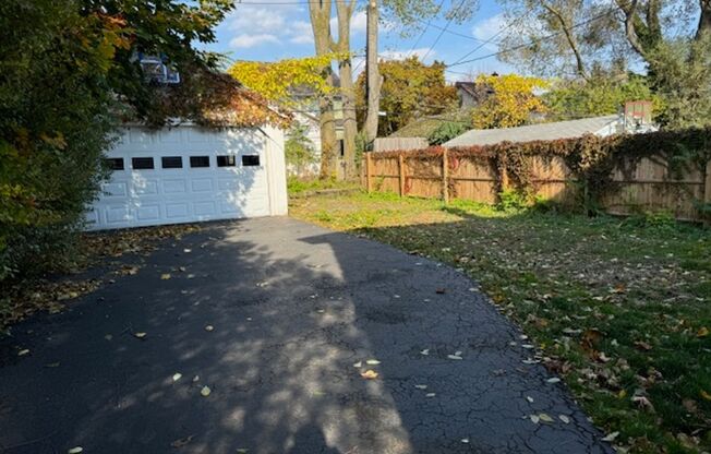 3 Bedroom - Town of Irondequoit - 2 Car Garage