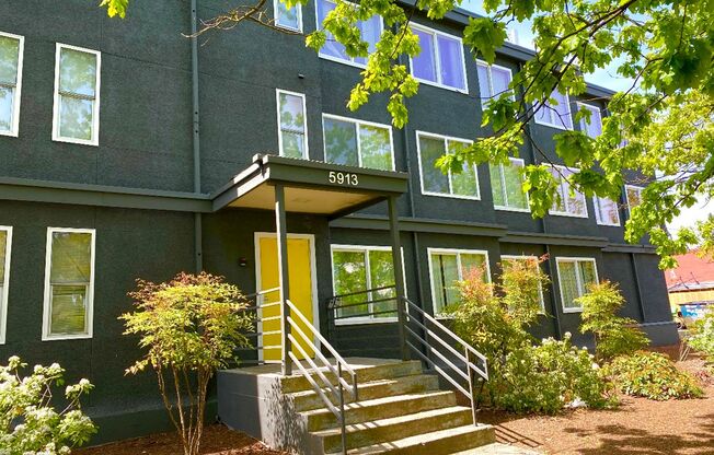 Admirals Apartments