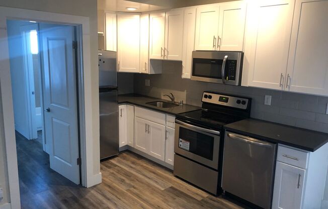 211 - 1160 Elmer St
