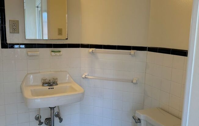 Studio, 1 bath, 380 sqft, $1,100, Unit Unit A6