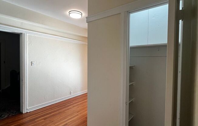 1 bed, 1 bath, 572 sqft, $1,510, Unit Old King Edward 66