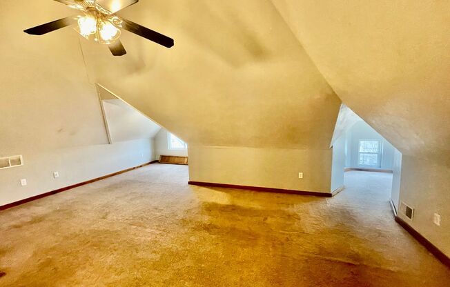 3 beds, 2.5 baths, 1,000 sqft, $1,095, Unit Unit 2