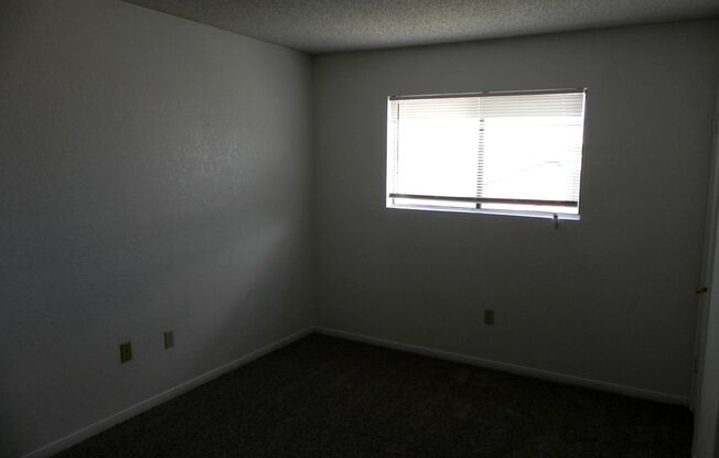 2 beds, 1 bath, 848 sqft, $725, Unit Unit A