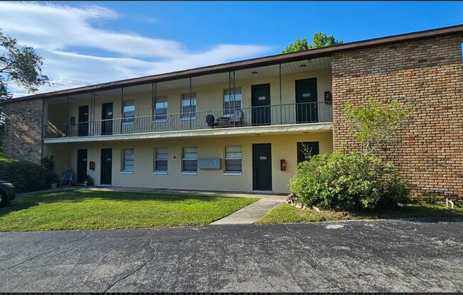 1 bed, 1 bath, 620 sqft, $895