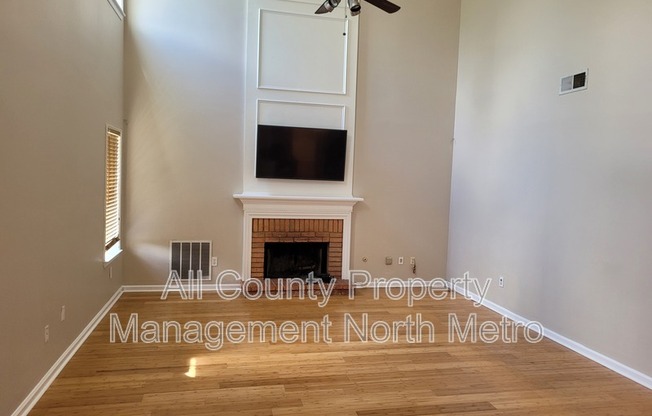 1115 CRABAPPLE LK CIR