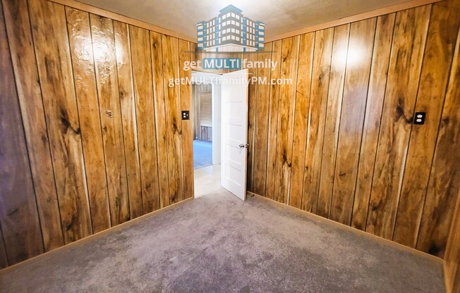 8925 N 10 ST