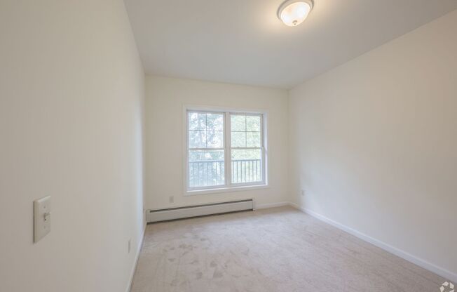 3 beds, 1 bath, 1,218 sqft, $2,400, Unit 238