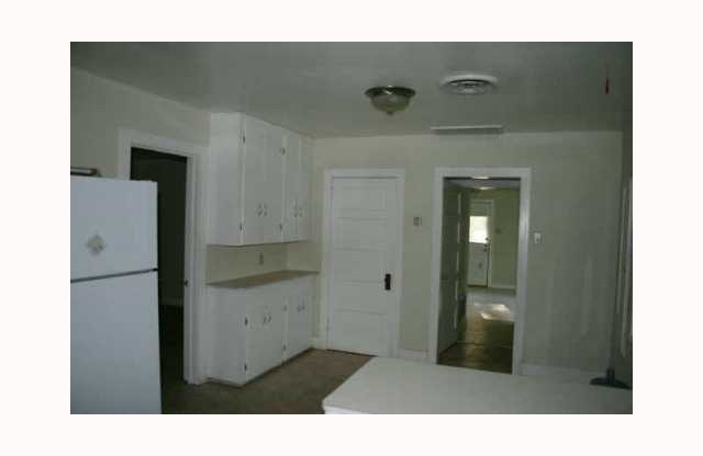 Central Austin 3 bedroom Cottage for Lease!