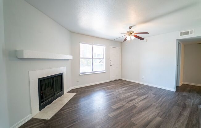 2 beds, 1 bath, 746 sqft, $939, Unit 718