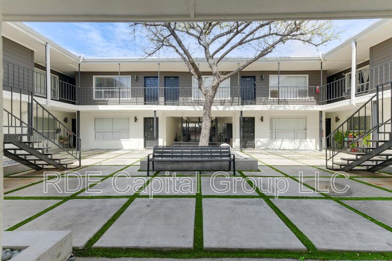 2808 THROCKMORTON ST