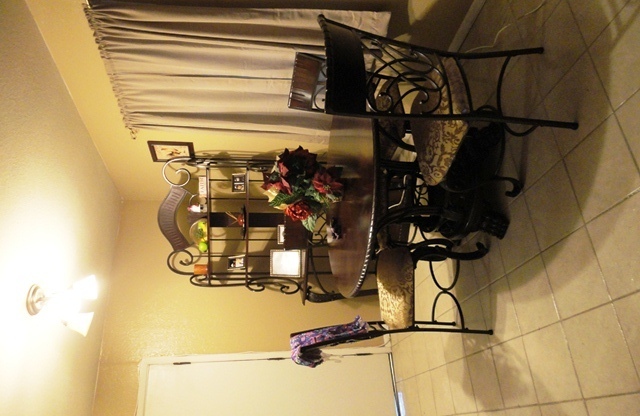 3 beds, 2 baths, $1,325