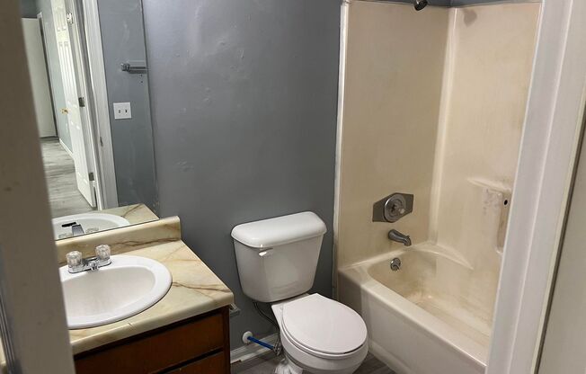 SPRING MOVE-IN SPECIAL: $300 OFF 1ST MONTH'S RENT!