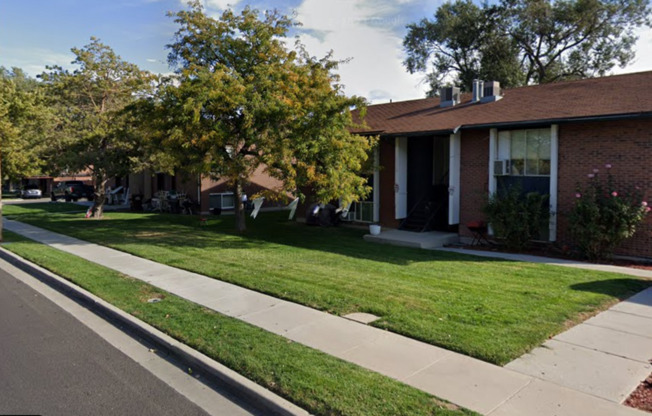 2 beds, 1 bath, 868 sqft, $1,275, Unit 4649-04