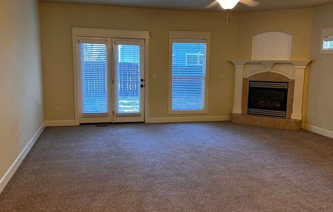 3 beds, 2.5 baths, 1,602 sqft, $1,800, Unit 2115