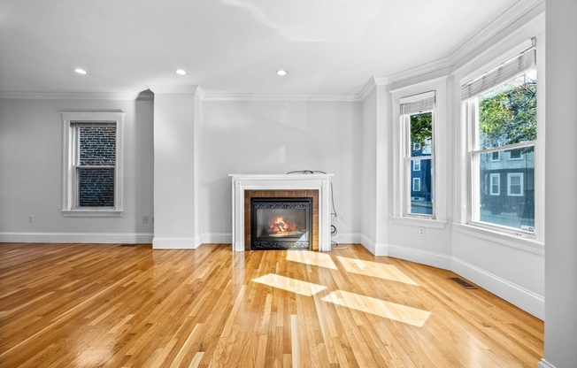 860 E 4 ST