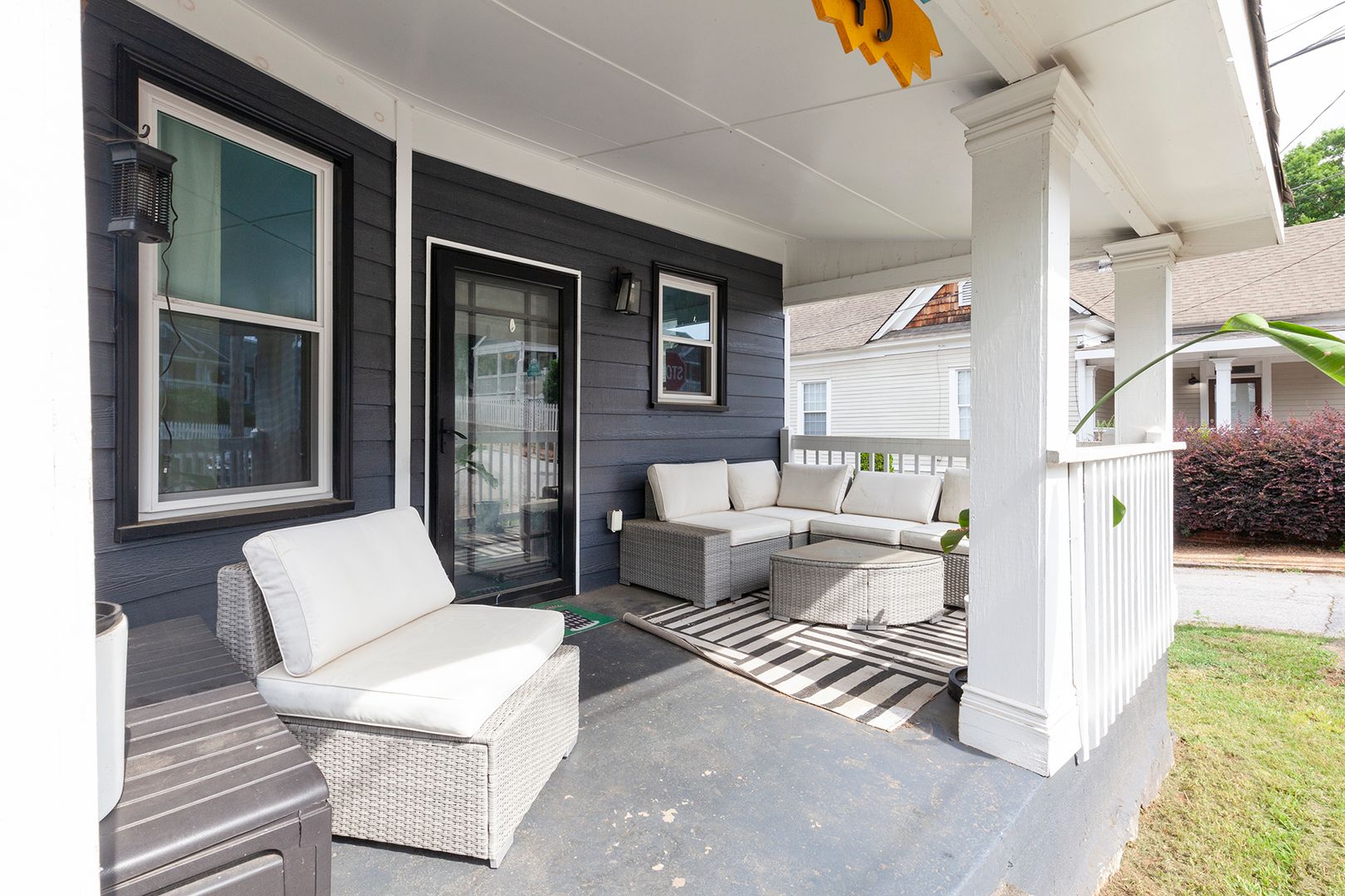 Stylishly Updated 3/2 w/ Large Deck in Grant Park!