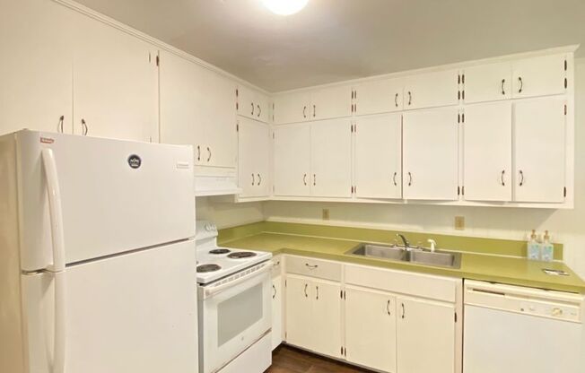 2 beds, 1 bath, $900