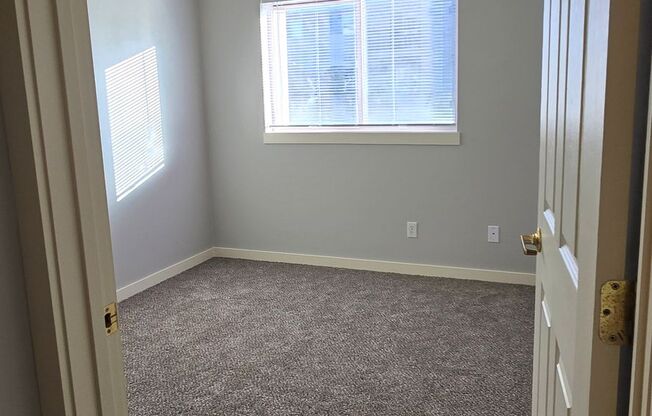 3 beds, 2 baths, 1,050 sqft, $1,500, Unit C18