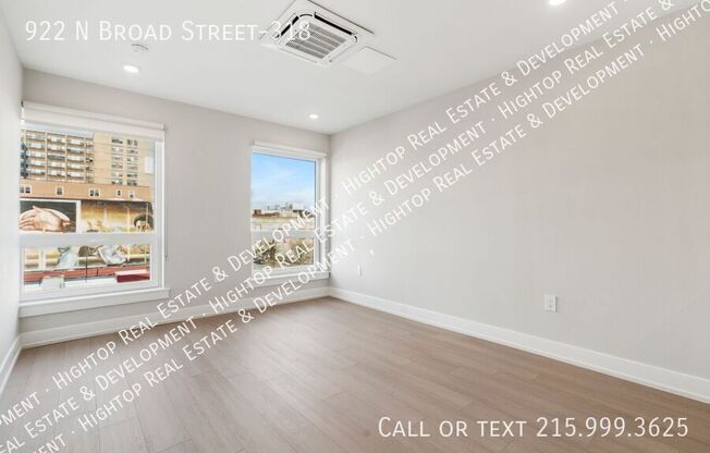 922 N BROAD ST