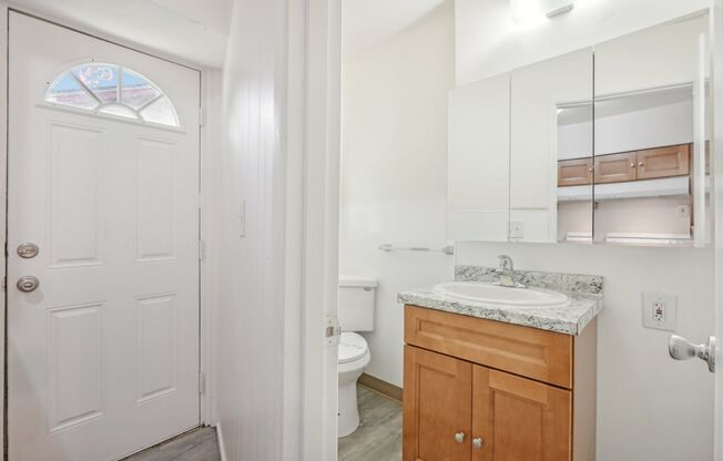 Studio, 1 bath, 200 sqft, $995, Unit 06