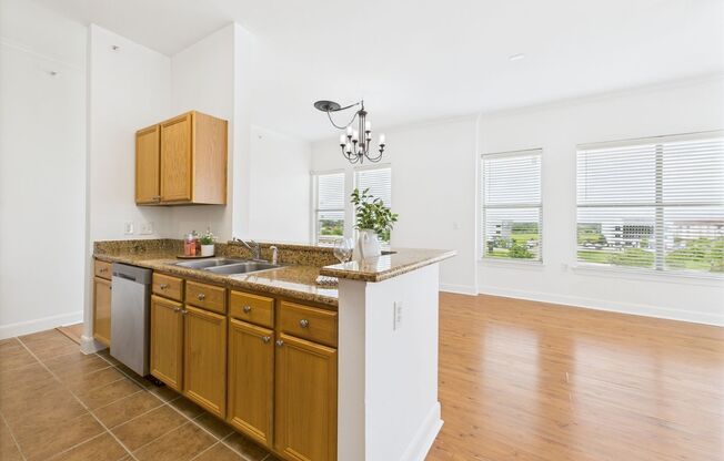 MOVE IN SPECIAL!  *********$500 OFF THE FIRST MONTHS RENT TO QUALIFIED APPLICANT**********