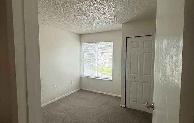 2 beds, 1.5 baths, $1,400