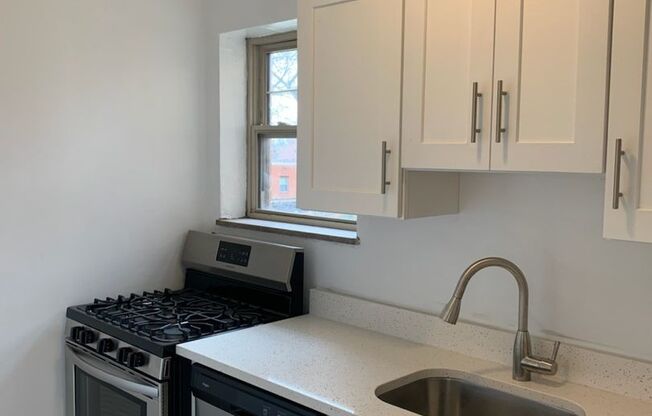 2 beds, 1 bath, $1,850, Unit 201A